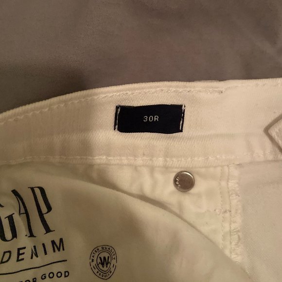 White Gap Cut Off Shorts - Picture 3 of 3